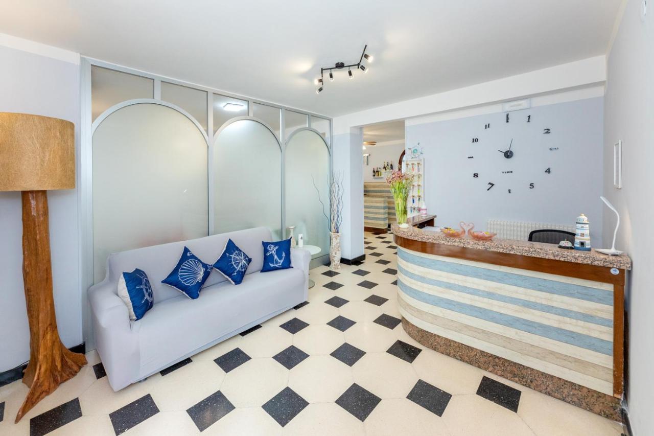 Hotel Adriana *